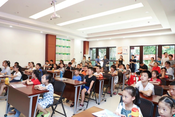 检察护�?温暖“童”行